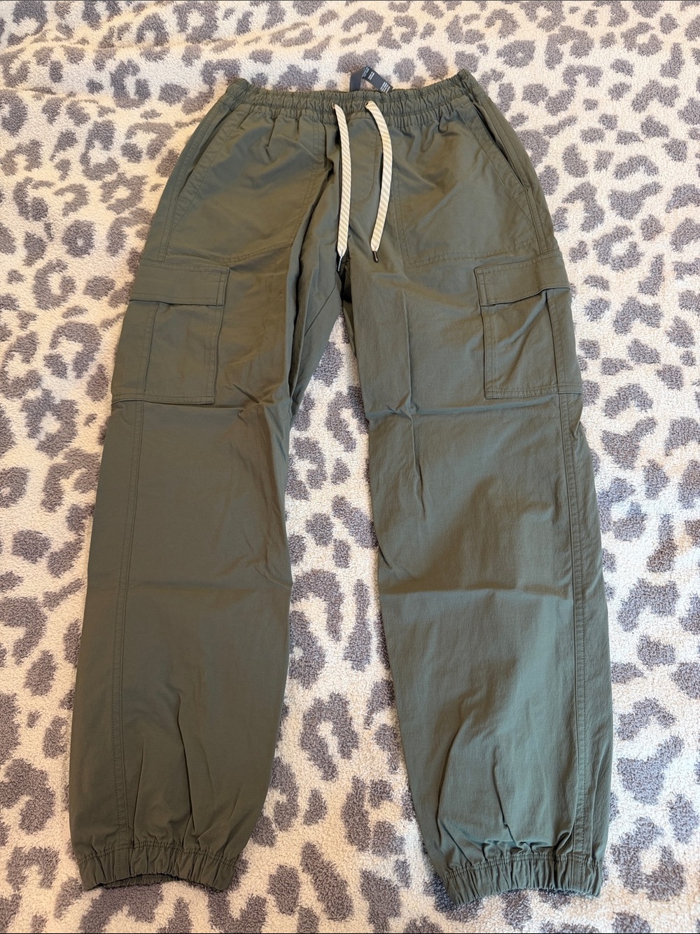 Vuori Olive Green Cargo Jogger Pants